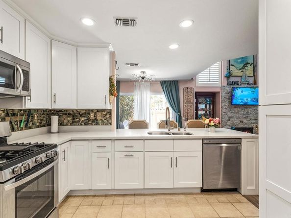 4610 Los Alamos Way C, Oceanside CA 92057