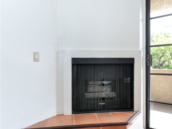 221 S Oak Knoll Avenue 202, Pasadena CA 91101