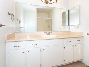 221 S Oak Knoll Avenue 202, Pasadena CA 91101