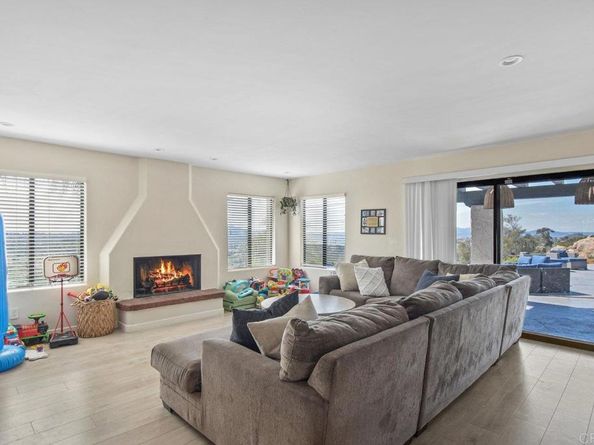 2044 Eula Lane, El Cajon CA 92019