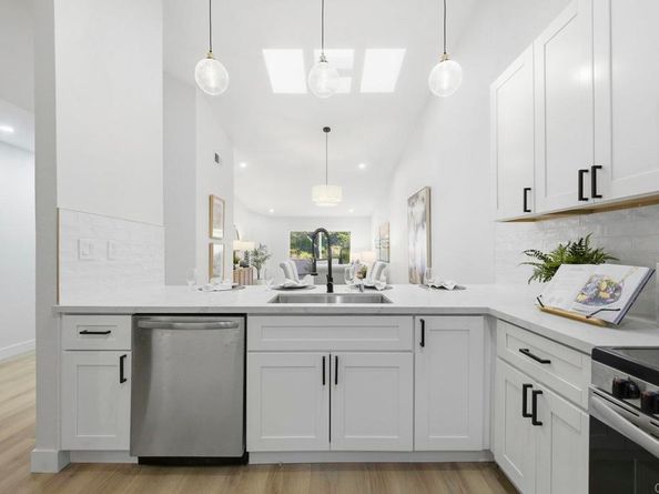 18023 Avenida Alozdra, San Diego CA 92128