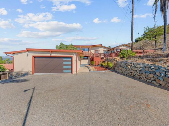 112 Encanto Drive, Escondido CA 92027