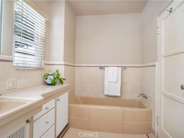 2105 N Heliotrope Drive, Santa Ana CA 92706