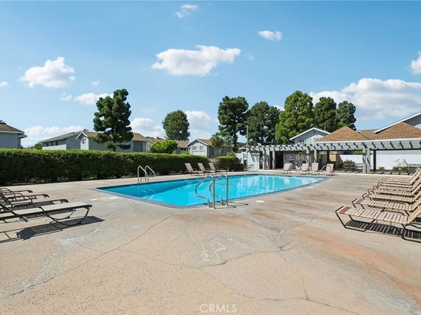 9594 Pettswood Dr 4, Huntington Beach CA 92646