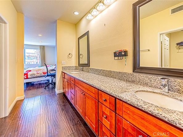 435 S La Fayette Park Place 219, Los Angeles CA 90057