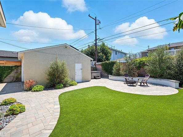 1901 N Bellflower Boulevard, Long Beach CA 90815