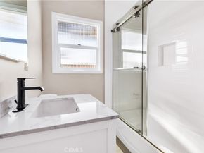 5602 Verdura Ave, Lakewood CA 90712