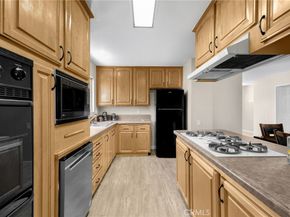 909 Orangewood Dr, Brea CA 92821