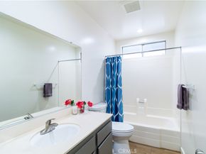 63 Thicket 43, Irvine CA 92614