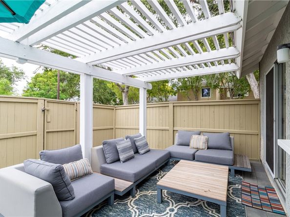 63 Thicket 43, Irvine CA 92614