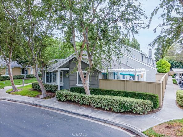 63 Thicket 43, Irvine CA 92614