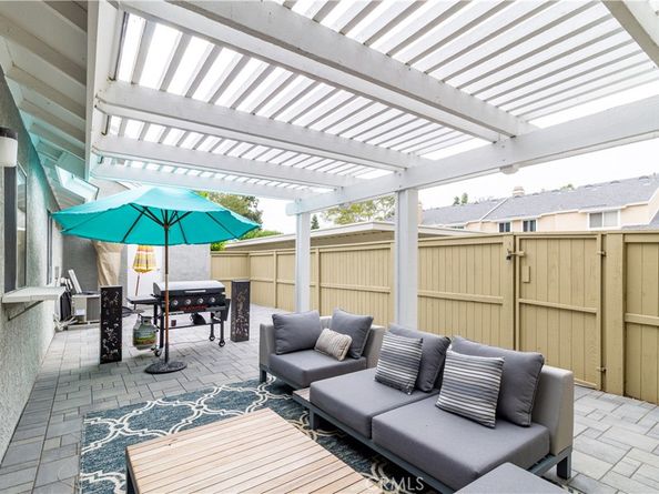 63 Thicket 43, Irvine CA 92614