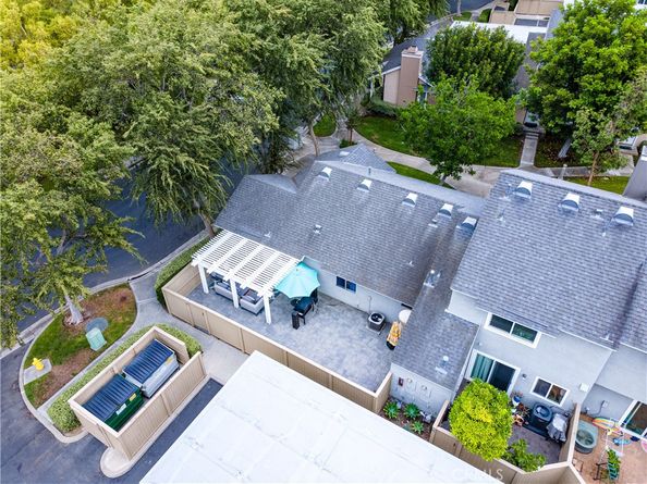 63 Thicket 43, Irvine CA 92614