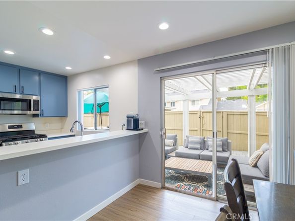 63 Thicket 43, Irvine CA 92614