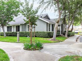 63 Thicket 43, Irvine CA 92614