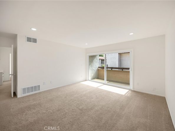 2521 W Sunflower Avenue R8, Santa Ana CA 92704