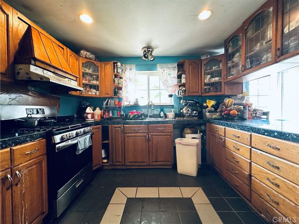 943 W 65th, Los Angeles CA 90044