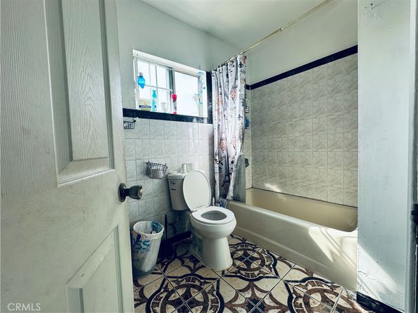 943 W 65th, Los Angeles CA 90044