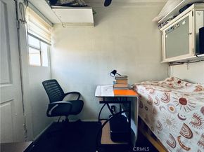 943 W 65th, Los Angeles CA 90044