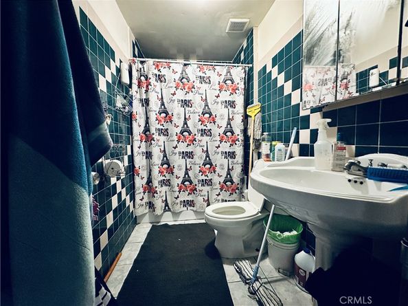 943 W 65th, Los Angeles CA 90044