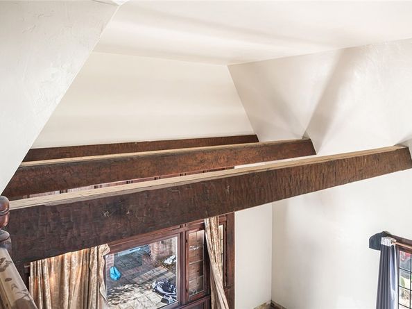 2000 N New Hampshire, Los Feliz CA 90027