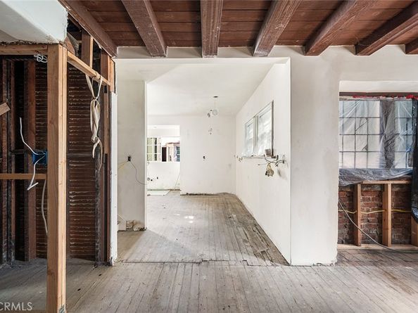 2000 N New Hampshire, Los Feliz CA 90027