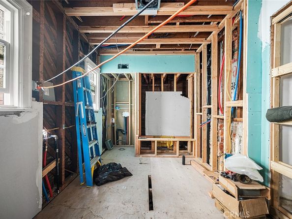 2000 N New Hampshire, Los Feliz CA 90027