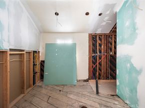 2000 N New Hampshire, Los Feliz CA 90027