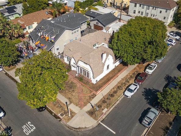 2000 N New Hampshire, Los Feliz CA 90027