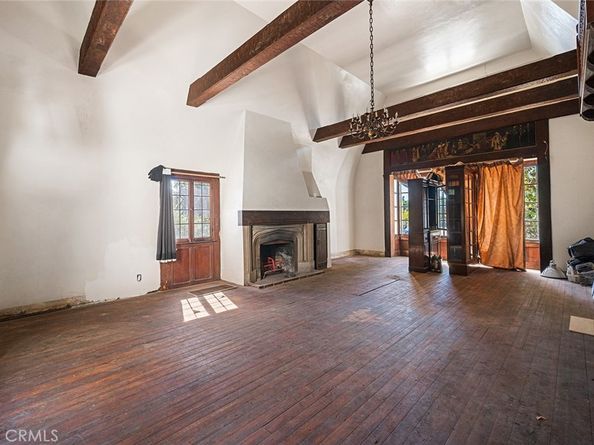 2000 N New Hampshire, Los Feliz CA 90027