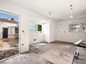 2000 N New Hampshire, Los Feliz CA 90027