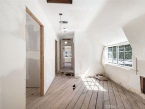 2000 N New Hampshire, Los Feliz CA 90027