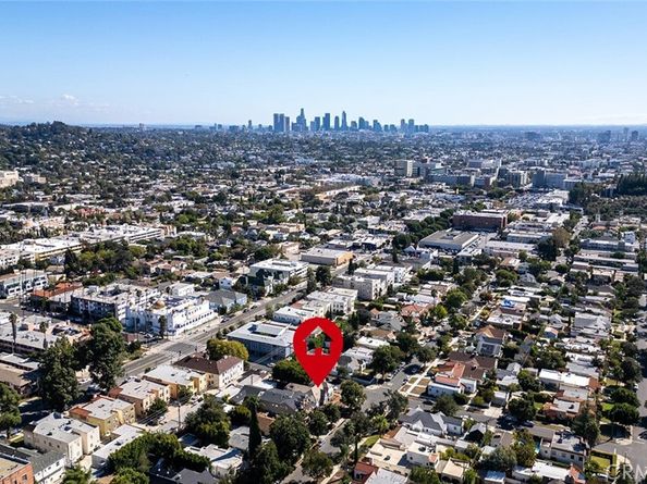2000 N New Hampshire, Los Feliz CA 90027