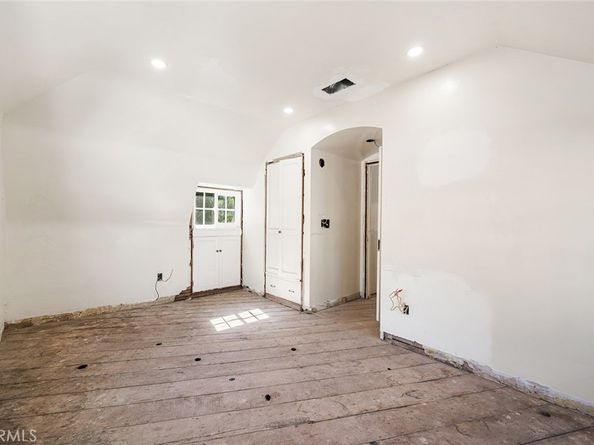 2000 N New Hampshire, Los Feliz CA 90027