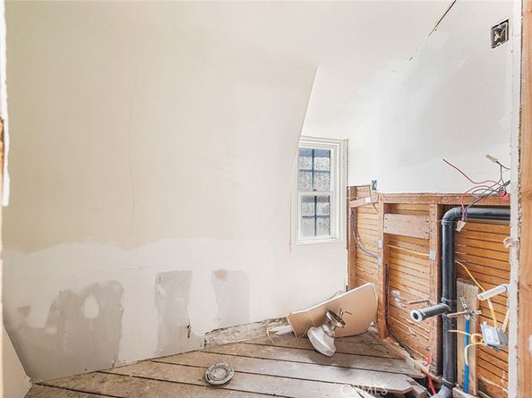 2000 N New Hampshire, Los Feliz CA 90027