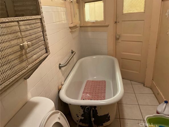 5125 avenue Woodlawn, Los Angeles CA 90011