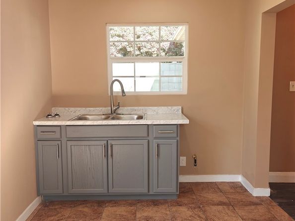 1402 E O, Wilmington CA 90744