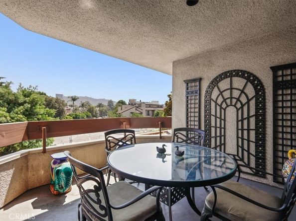 10409 Riverside Drive 203, Toluca Lake CA 91602