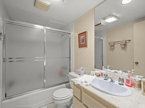 10409 Riverside Drive 203, Toluca Lake CA 91602