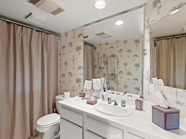 10409 Riverside Drive 203, Toluca Lake CA 91602