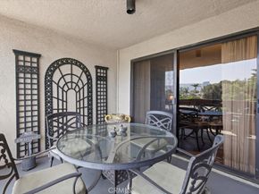 10409 Riverside Drive 203, Toluca Lake CA 91602