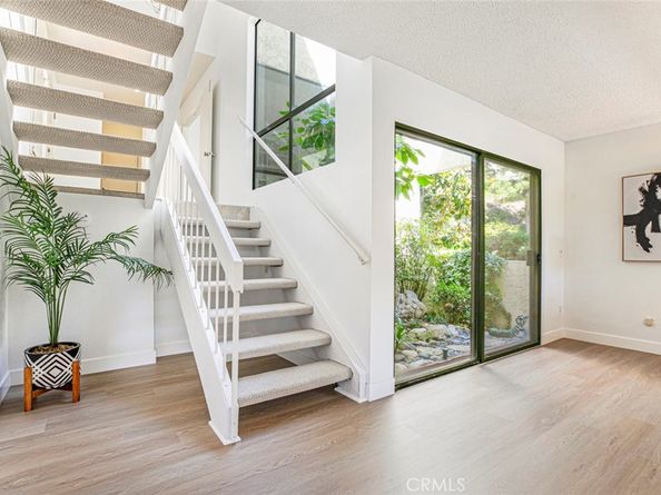67 Penhill Court, Glendale CA 91206