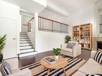 300 N Isabel St