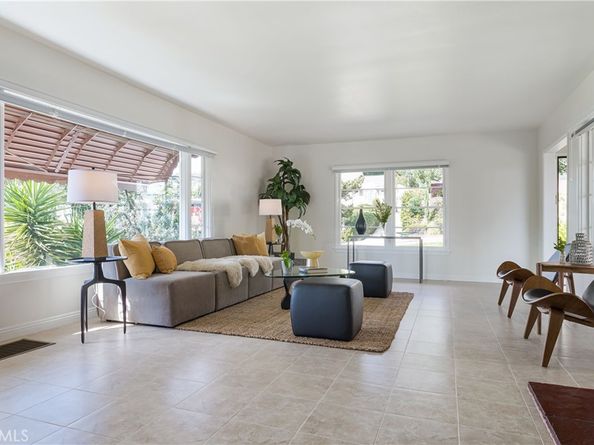 100 E Kenneth Road, Glendale CA 91207