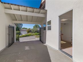 100 E Kenneth Road, Glendale CA 91207