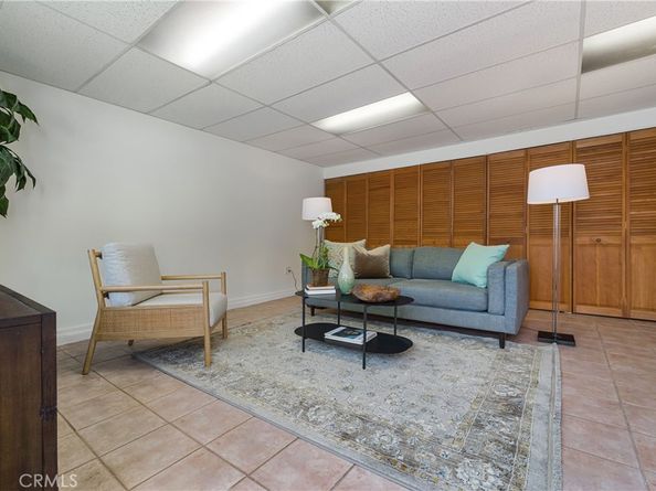 100 E Kenneth Road, Glendale CA 91207