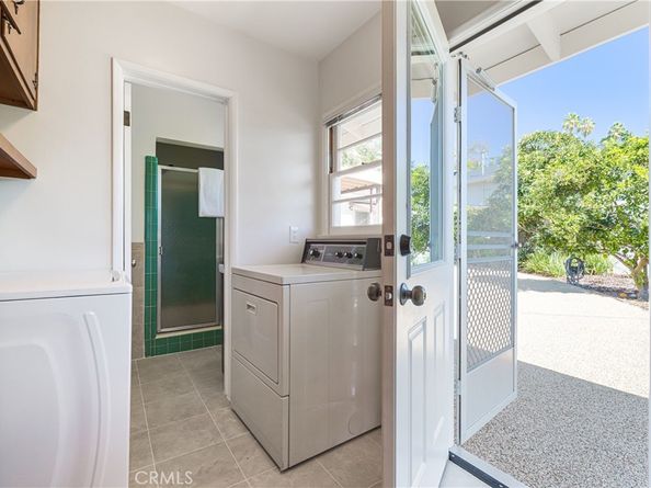 100 E Kenneth Road, Glendale CA 91207