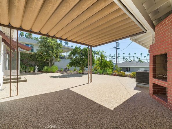 100 E Kenneth Road, Glendale CA 91207