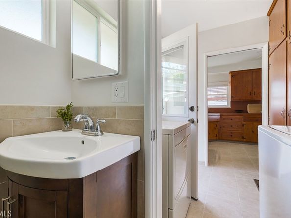 100 E Kenneth Road, Glendale CA 91207