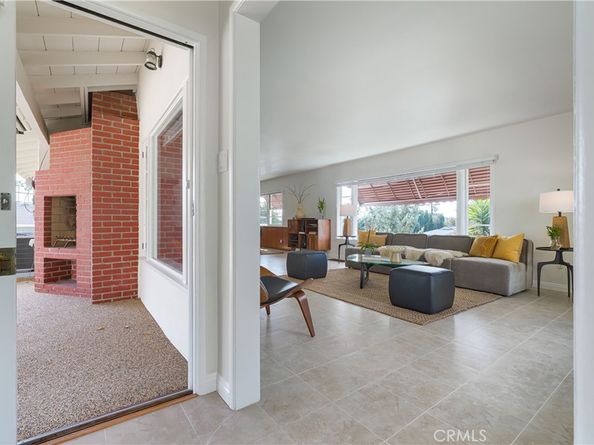 100 E Kenneth Road, Glendale CA 91207